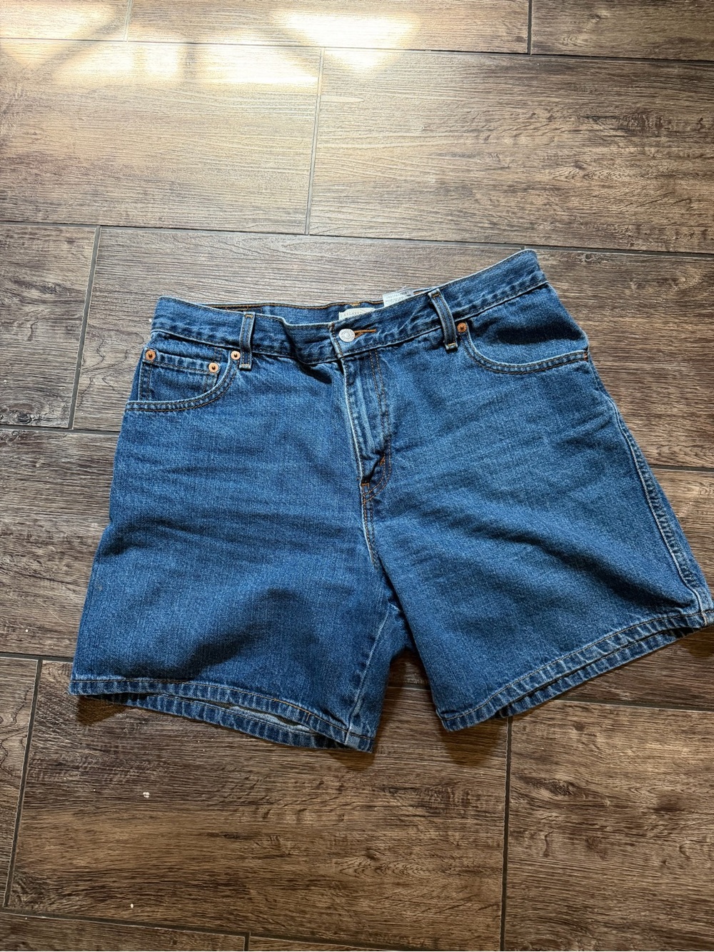 Vintage Levis 550 Relaxed Fit Denim Jean Shorts Women's
Sz12 High Rise Y2K